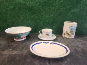 lot 190 image: Selection of collectible kitchen ware