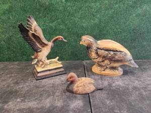 lot 195 image: Selection of bird themed home decor.