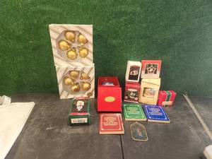 lot 204 image: Christmas ornament lot