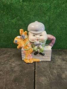 lot 210 image: Vintage Humpty Dumpty tea pot