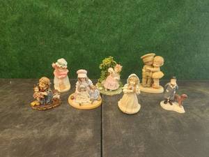 lot 215 image: Selection of collectible figurines