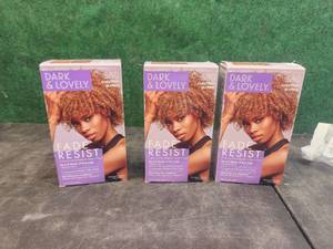 lot 224 image: Dark & Lovely 380 chestnut blonde hair color - 3 boxes