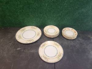 lot 242 image: Selection of Meito China hand painted plates & Gold Castle - Japan