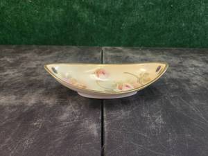 lot 247 image: Vintage hand painted oval dish - Germany