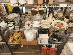 lot 272 image: Shelf lot