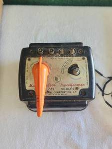 lot 41 image: Selection of vintage Lionel train tack and transformer