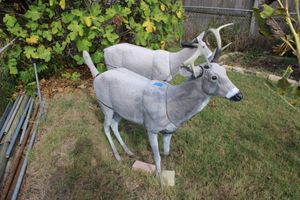 lot 214 image: Deer decoys
