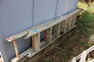 lot 211 image: Extension ladder