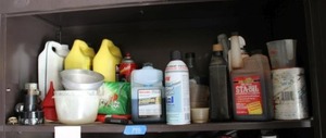 lot 178 image: Misc. items shelf contents - motor oil, fuel stabilizer, anti-freeze and more