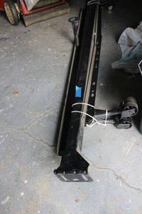 lot 163 image: King size metal bed frame base