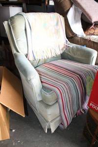 lot 168 image: Light blue upholstered chair