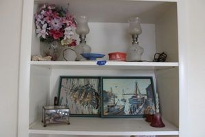 lot 143 image: Home dcor with soap stone Trinket box,  pair of table lamps, flower arrangement and more