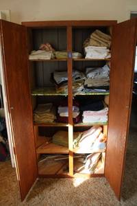 lot 133 image: Contents of storage cabinet - Mens shorts size 32, sheets and towels