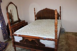 lot 119 image: Vintage poster bed with mattress lift system
