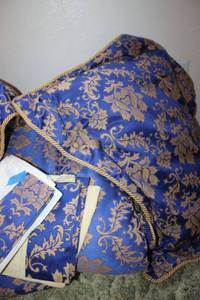 lot 121 image: Blue and gold curtain and bed set