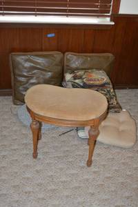 lot 17 image: Extra seat cushions and kidney shaped stool, see photos