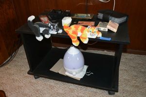 lot 24 image: Rolling entertainment table and contents