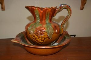 lot 45 image: Vintage Dryden pottery pitcher and basin set