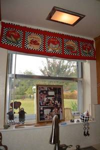 lot 70 image: Kitchen dcor as shown