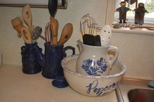 lot 68 image: Ceramic popcorn bowl, pitcher, Blue speckled ceramics with utensils