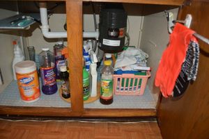 lot 66 image: Cleaning supplies