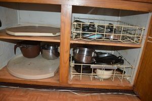 lot 72 image: Kitchen pots and pans plus mixing bowls