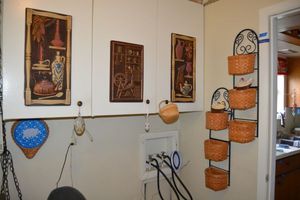 lot 81 image: Home dcor wall decorations