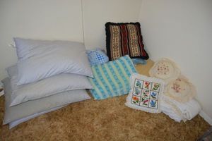 lot 113 image: Pillows and blankets - includes 4 down pillows