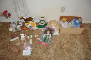 lot 115 image: Porcelain dolls, collectibles and knick knacks