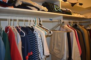 lot 129 image: Mens clothes, and suits, Generous amount. See photos.