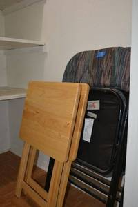lot 9 image: Pair of folding chairs and TV trays
