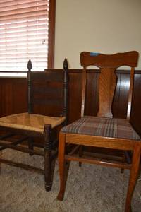 lot 11 image: Wood side chairs