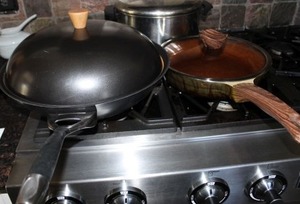 lot 80 image: Wok with lid, skillet and Stainless steel pot