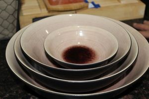 lot 86 image: Nice MixingServing Bowl Set