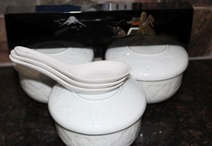 lot 88 image: Soup bowls and chopsticks