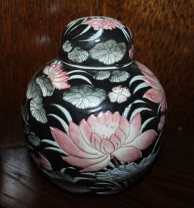 lot 11 image: Chinese Ginger Jar