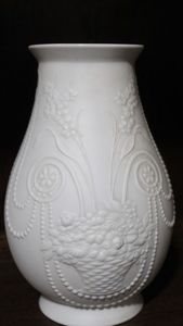 lot 15 image: Kaiser West Germany pottery Vase
