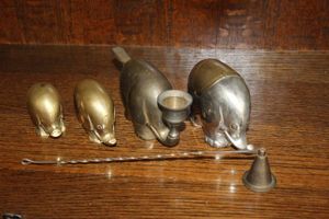 lot 27 image: Variety of Mid Century Brass Elephants