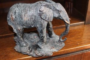lot 35 image: Elephant statue