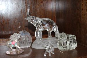 lot 38 image: Variety of Glass and Crystal Elephants