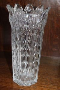 lot 52 image: Fifth Avenue Lead Crystal Vase .. Portico Clear Leaf Petal Pattern, 11 inch Tall
