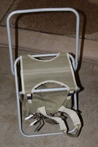 lot 198 image: Collapsable Gardening Stool and Gardening Hand tools, appear unused