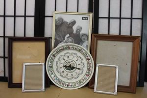 lot 233 image: Photo Frames and Port Meirion Botanic Garden Plate Clock