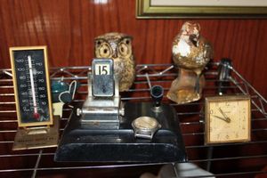 lot 305 image: Vintage Clocks and more