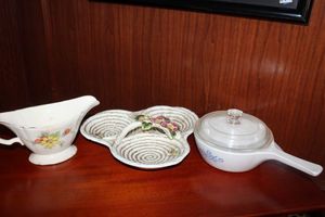 lot 317 image: Edwin Knowles Gravy Boat, Liftons Pottery Snack Plate and Corning ware Blue Cornflower