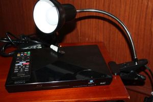 lot 353 image: Sony Blu-ray DVD Player and Clip on light
