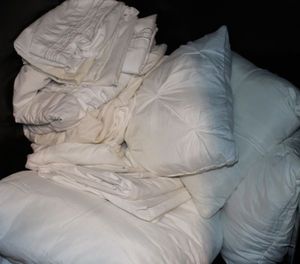 lot 114 image: Very Pretty White Twin Comforter, with Sheets, Pillowcases, Shams and Decorative Pillows