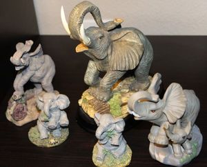 lot 176 image: Variety of Elephant Figurines