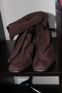 lot 185 image: Womens Over the Calf Zip Up Boots as Shown Size 9.5