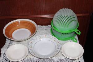 lot 316 image: Assortment of Misc Bowls and Two Lettuce Keeper Bowls